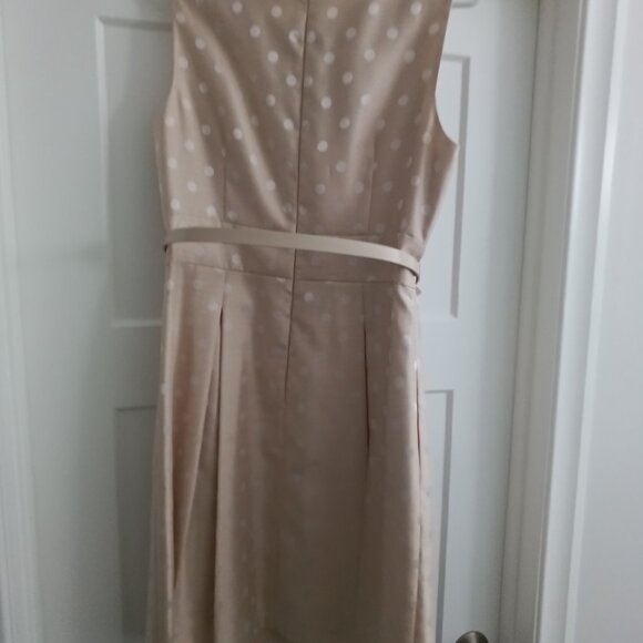 Dress Beautiful only worn once Size 8 Tahari - Picture 2 of 5